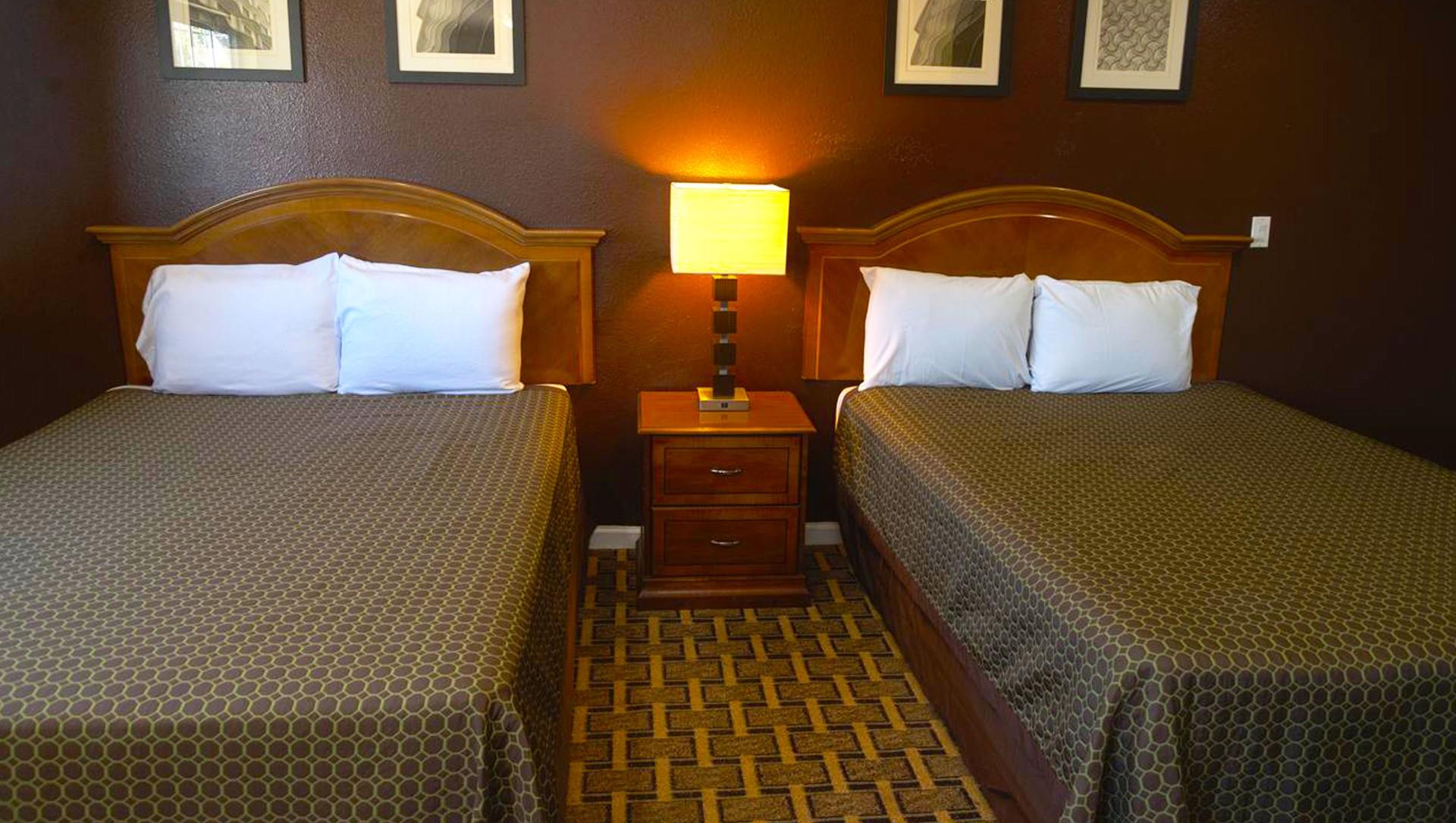 Two Queen Beds Smoking